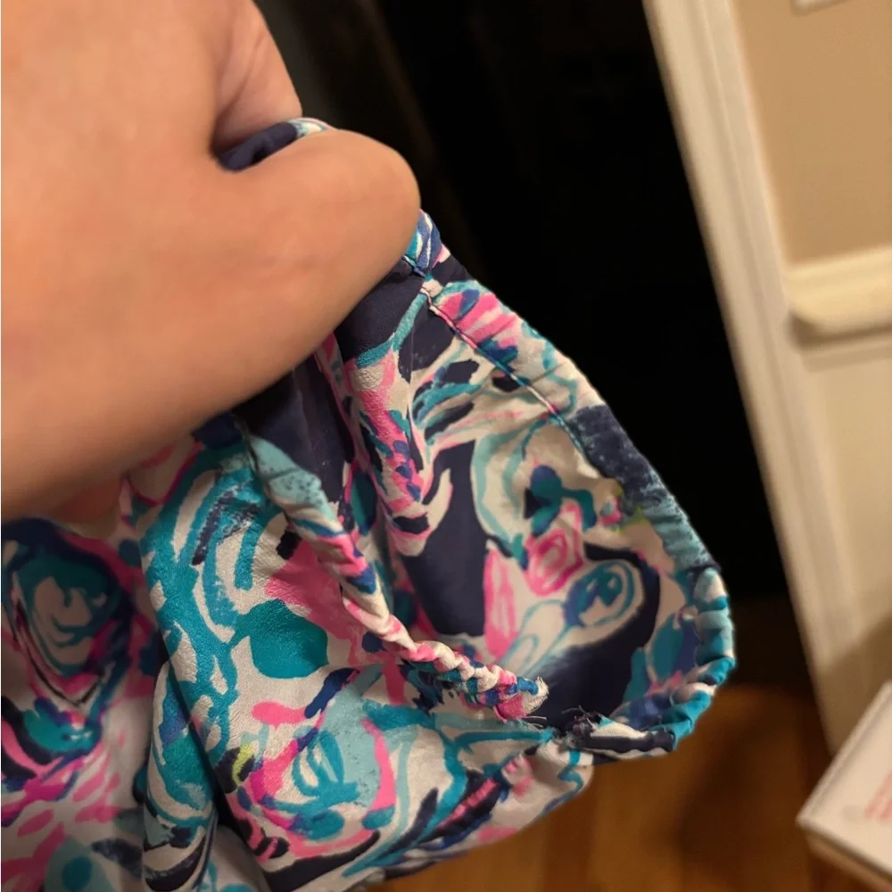 Lilly Pulitzer Elsa Silk Blouse Beautiful Pattern of Pinks and Blues - Picture 6 of 10